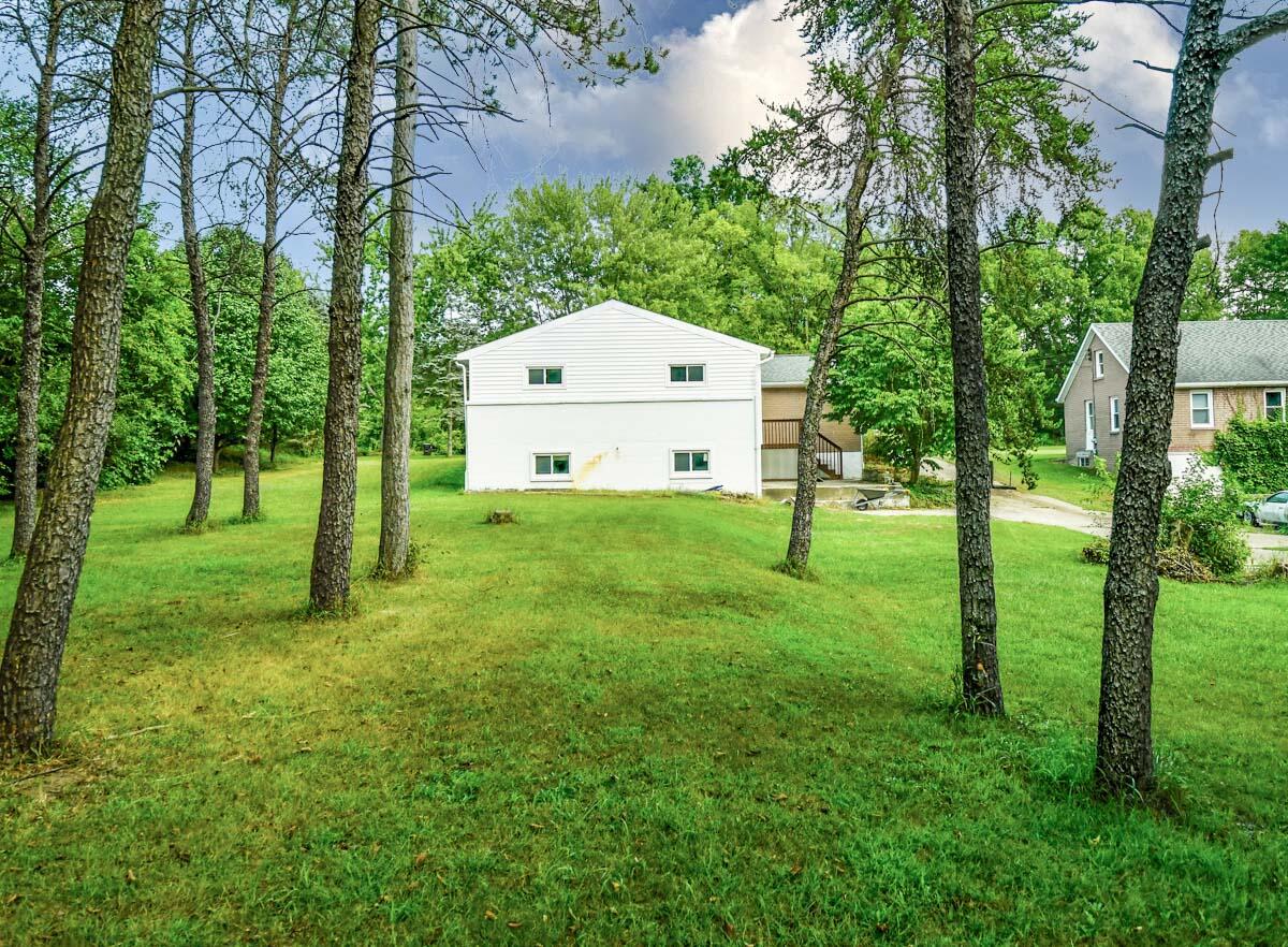 148 South Sutton Road Jackson, MI 49203 - Photo 23 of 27 148 S. Sutton Rd-eASTvIEWoUTSIDE26