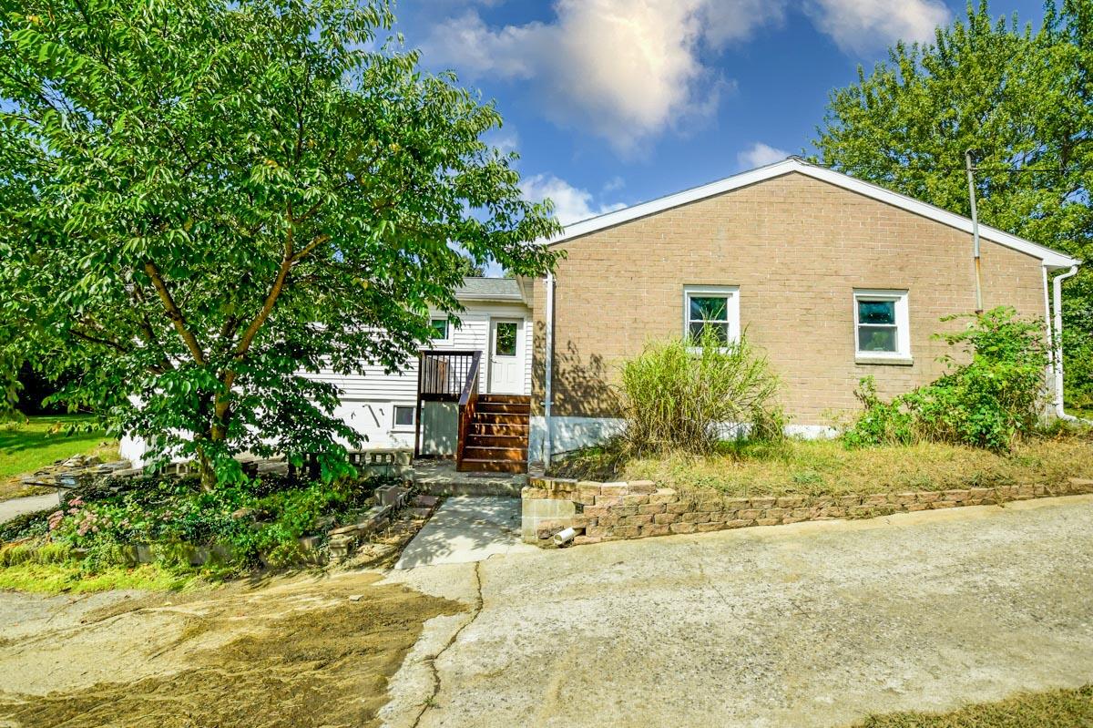 148 South Sutton Road Jackson, MI 49203 - Photo 25 of 27 148 S. Sutton Rd-sOUTHSIDEoUTDOOR28