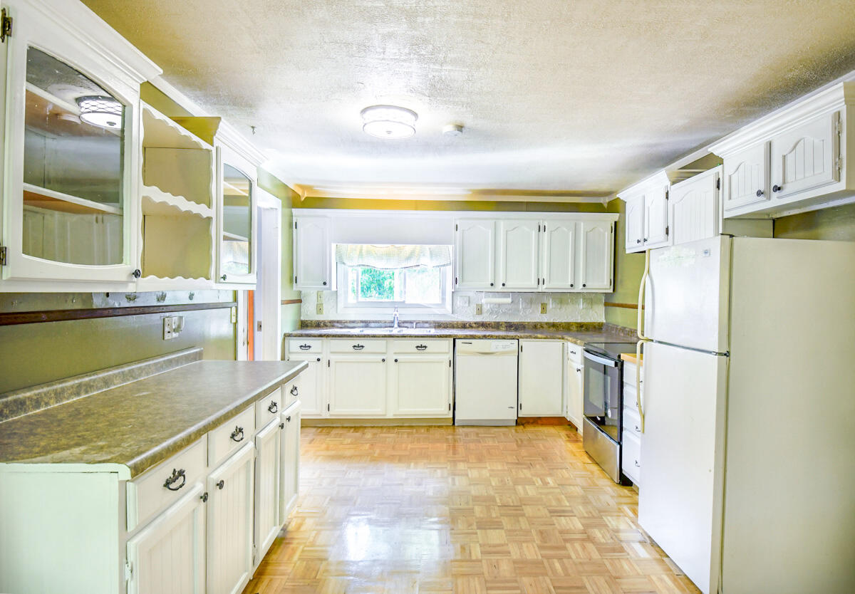 148 South Sutton Road Jackson, MI 49203 - Photo 8 of 27 148 S. Sutton RdKit1-7