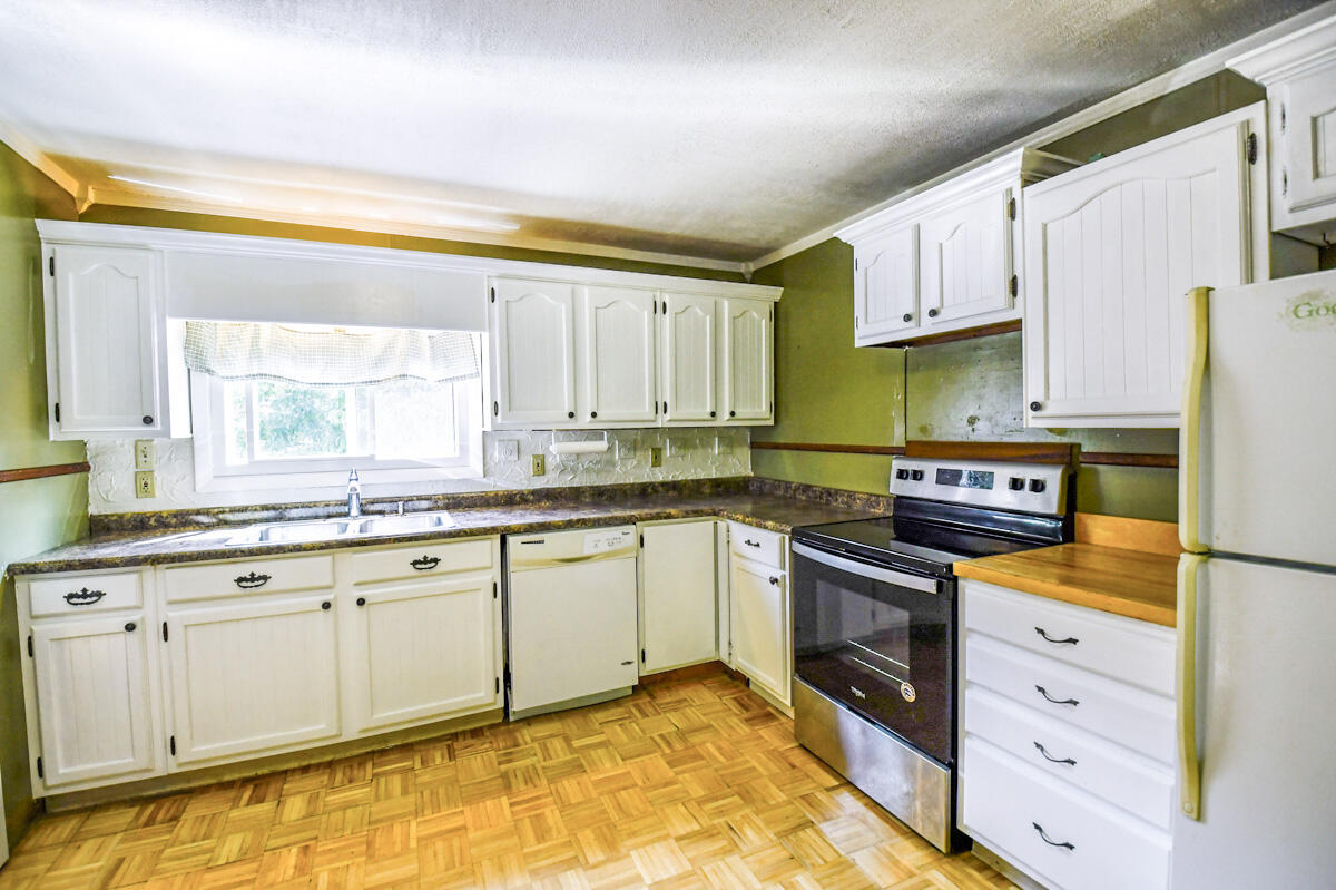 148 South Sutton Road Jackson, MI 49203 - Photo 10 of 27 148 S. Sutton Rd-Kit39