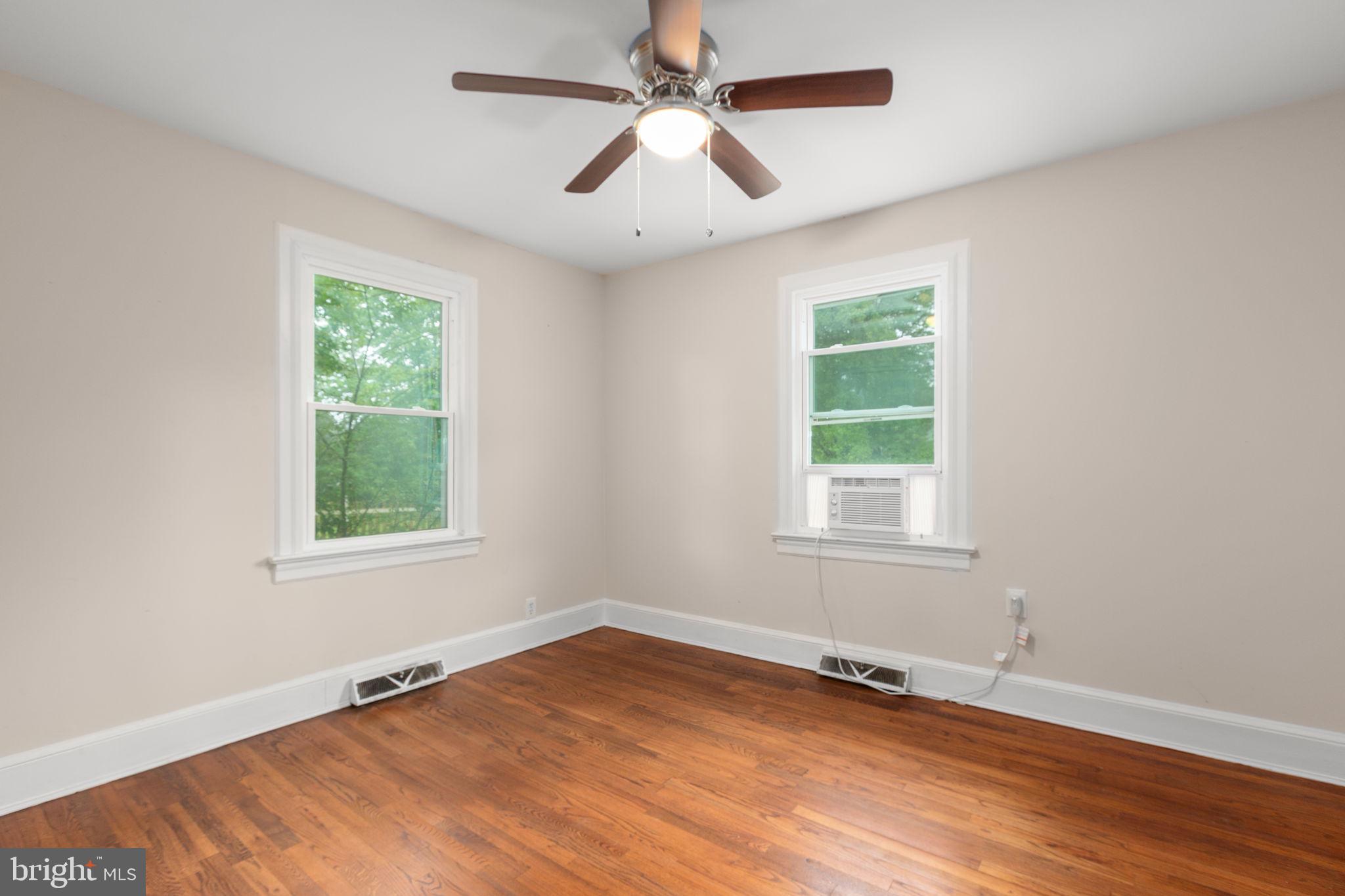10669 Post Oak Road Spotsylvania, VA 22551 - Photo 20 of 27 Bedroom #3 has a ceiling fan light fixture