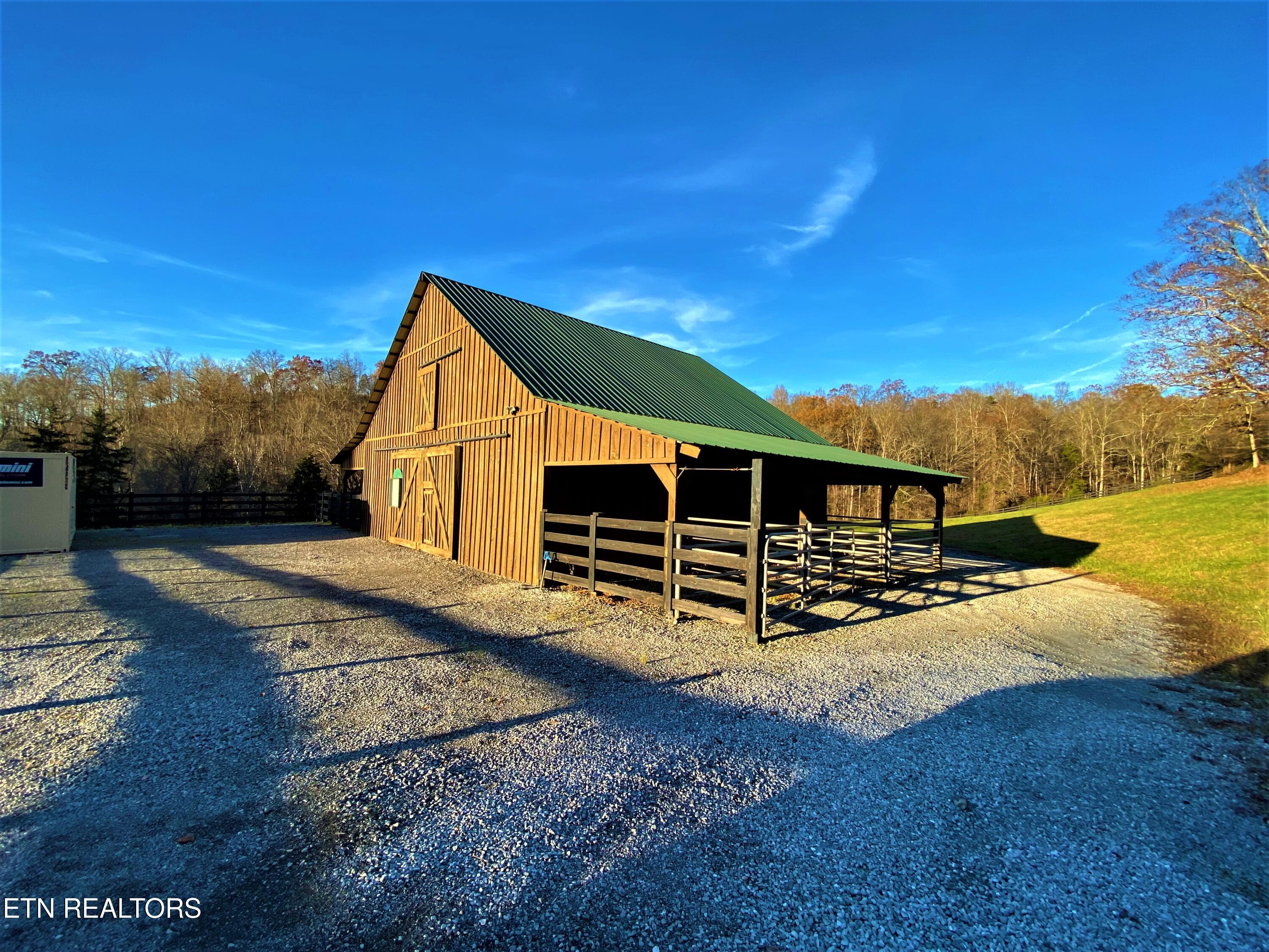 147 Saddle Ridge Drive Speedwell, TN 37870 - Photo 29 of 38 Community Barn Overlook Bay