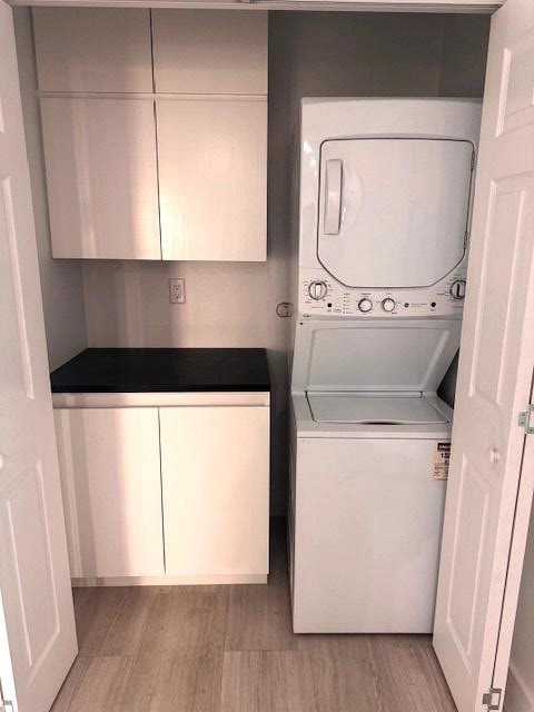 2901 Isabella Street Houston, TX 77004 - Photo 8 of 8 a utility room with dryer and washer