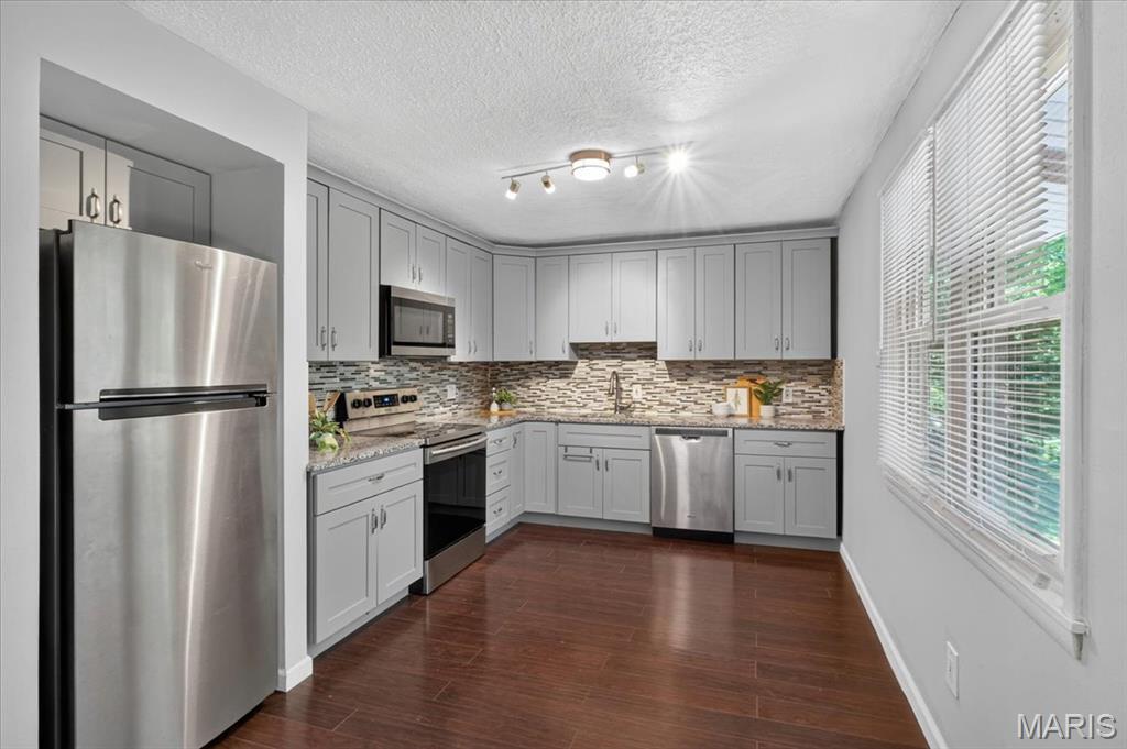 10915 Ridge Forest Drive St. Louis, MO 63123 - Photo 10 of 35