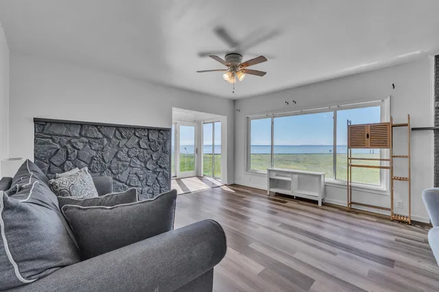 $469,900 | 37252 Jefferson Avenue, Harrison Township, MI 48045