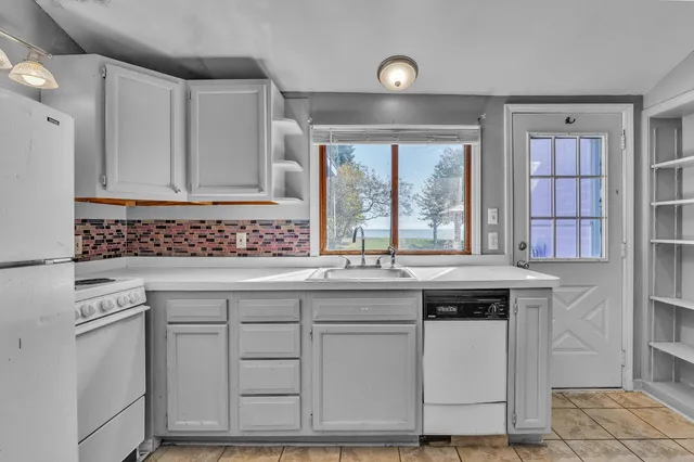 $469,900 | 37252 Jefferson Avenue, Harrison Township, MI 48045