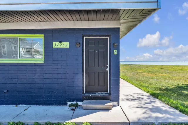 $469,900 | 37252 Jefferson Avenue, Harrison Township, MI 48045