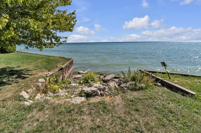 $469,900 | 37252 Jefferson Avenue, Harrison Township, MI 48045