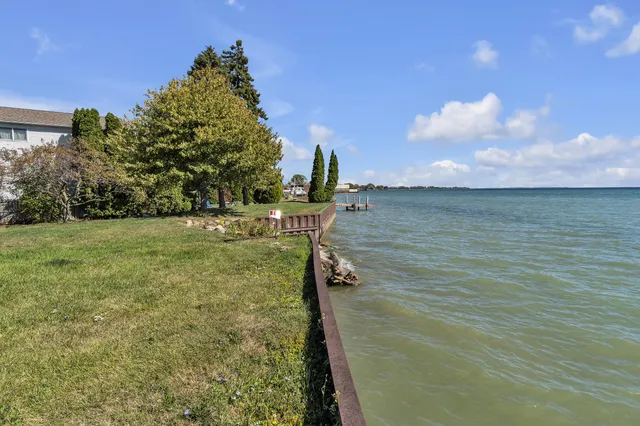 $469,900 | 37252 Jefferson Avenue, Harrison Township, MI 48045