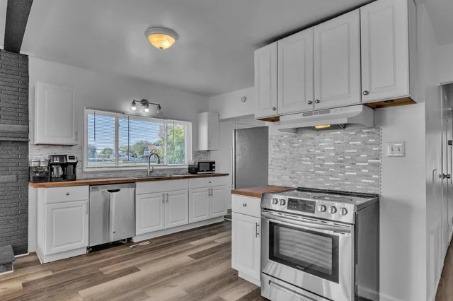 $469,900 | 37252 Jefferson Avenue, Harrison Township, MI 48045