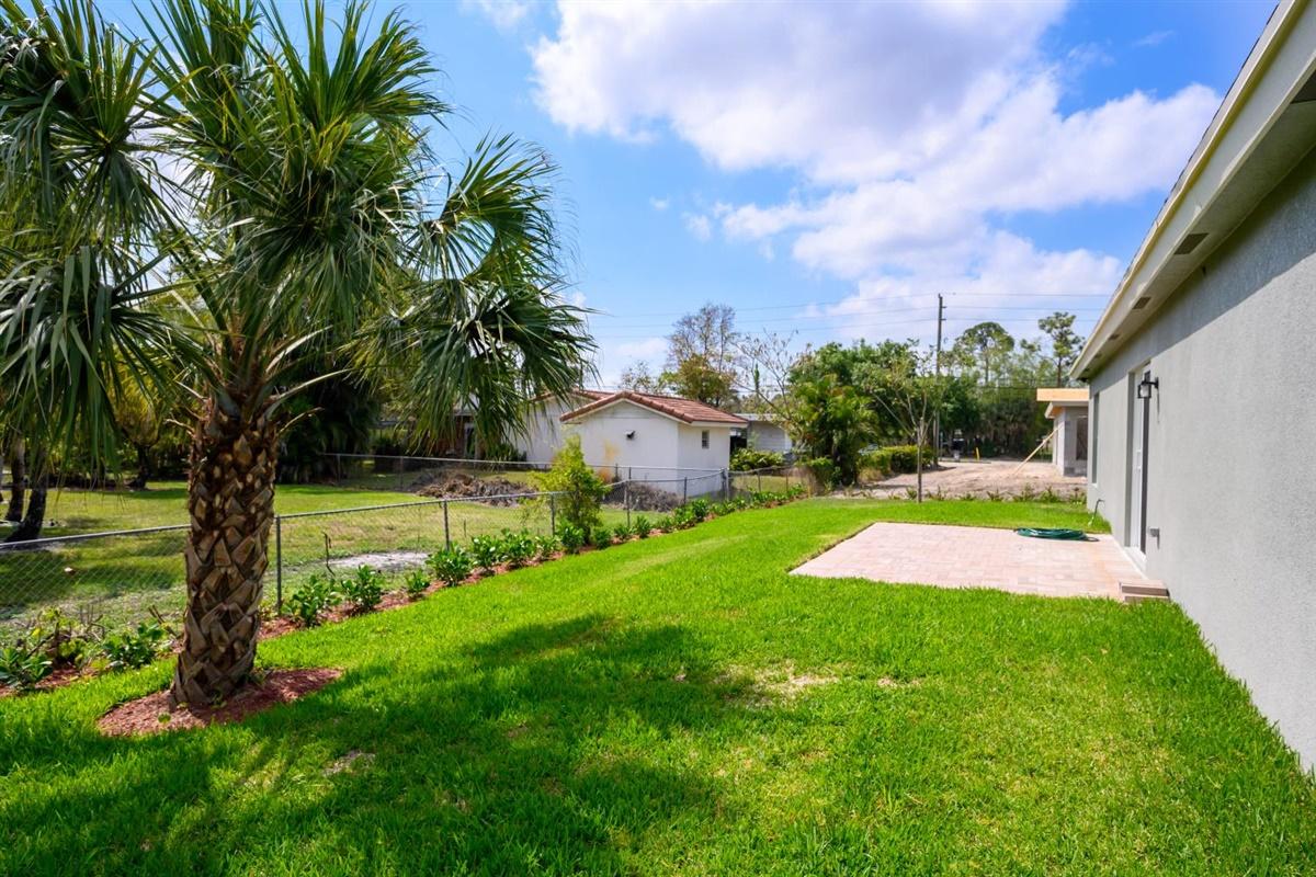 1026 Cheryl Road Haverhill, FL 33417 - Photo 5 of 20 05-DSC_1280-HDR