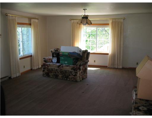 1318 White Cloud Road Apollo, PA 15613 - Photo 2 of 5 Living Room. Living Room/ Dining Room Combination