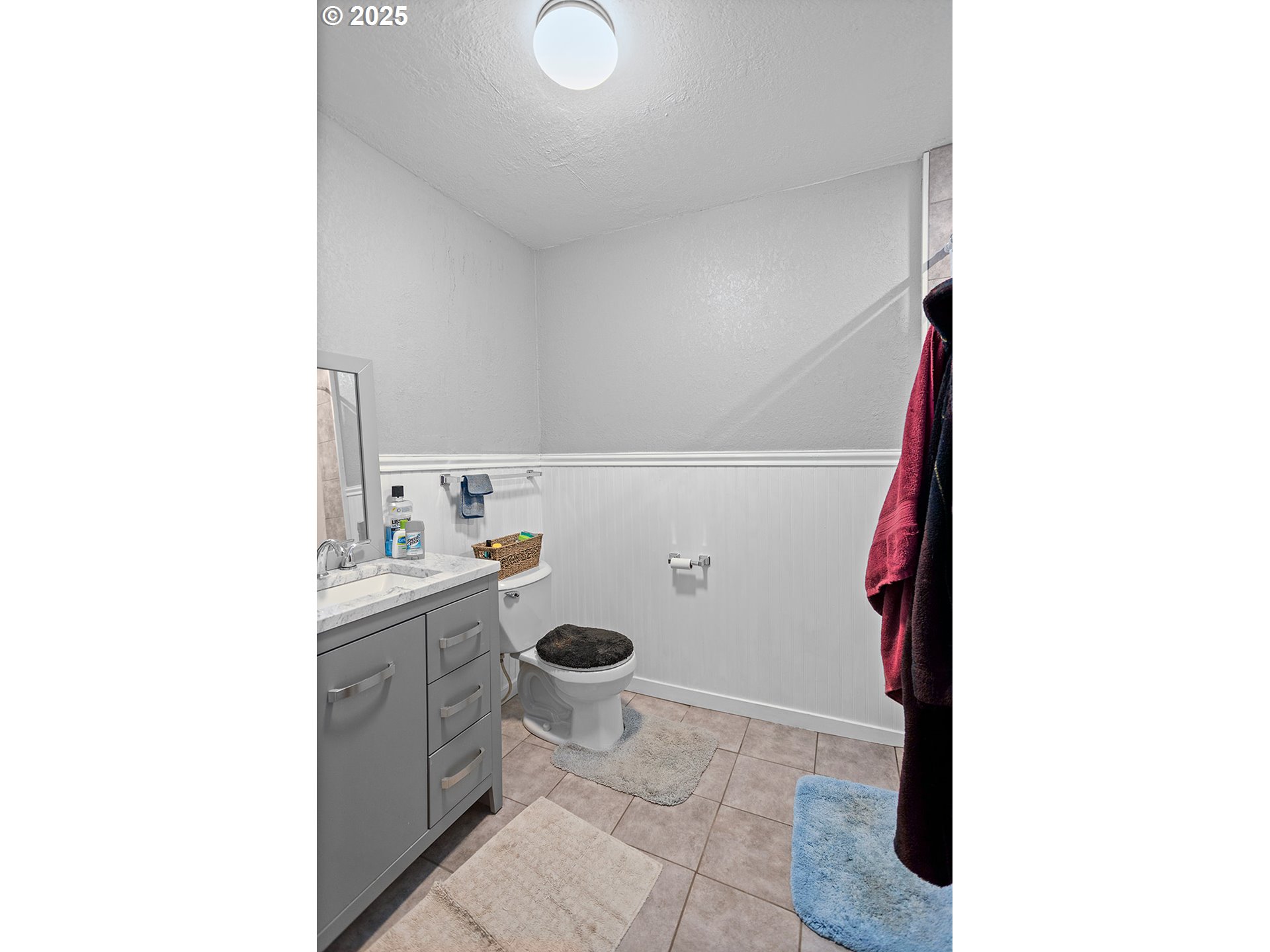 812 East 15th Street The Dalles, OR 97058 - Photo 23 of 41 a bathroom with a sink and a toilet