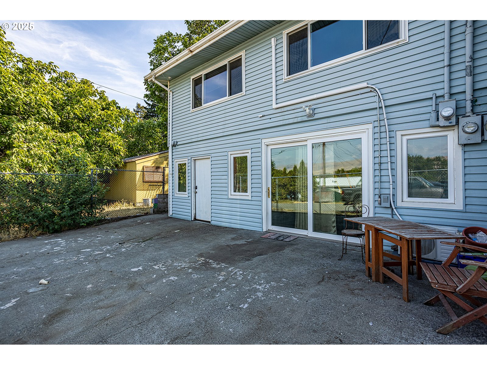 812 East 15th Street The Dalles, OR 97058 - Photo 25 of 41 a view of a house with a backyard