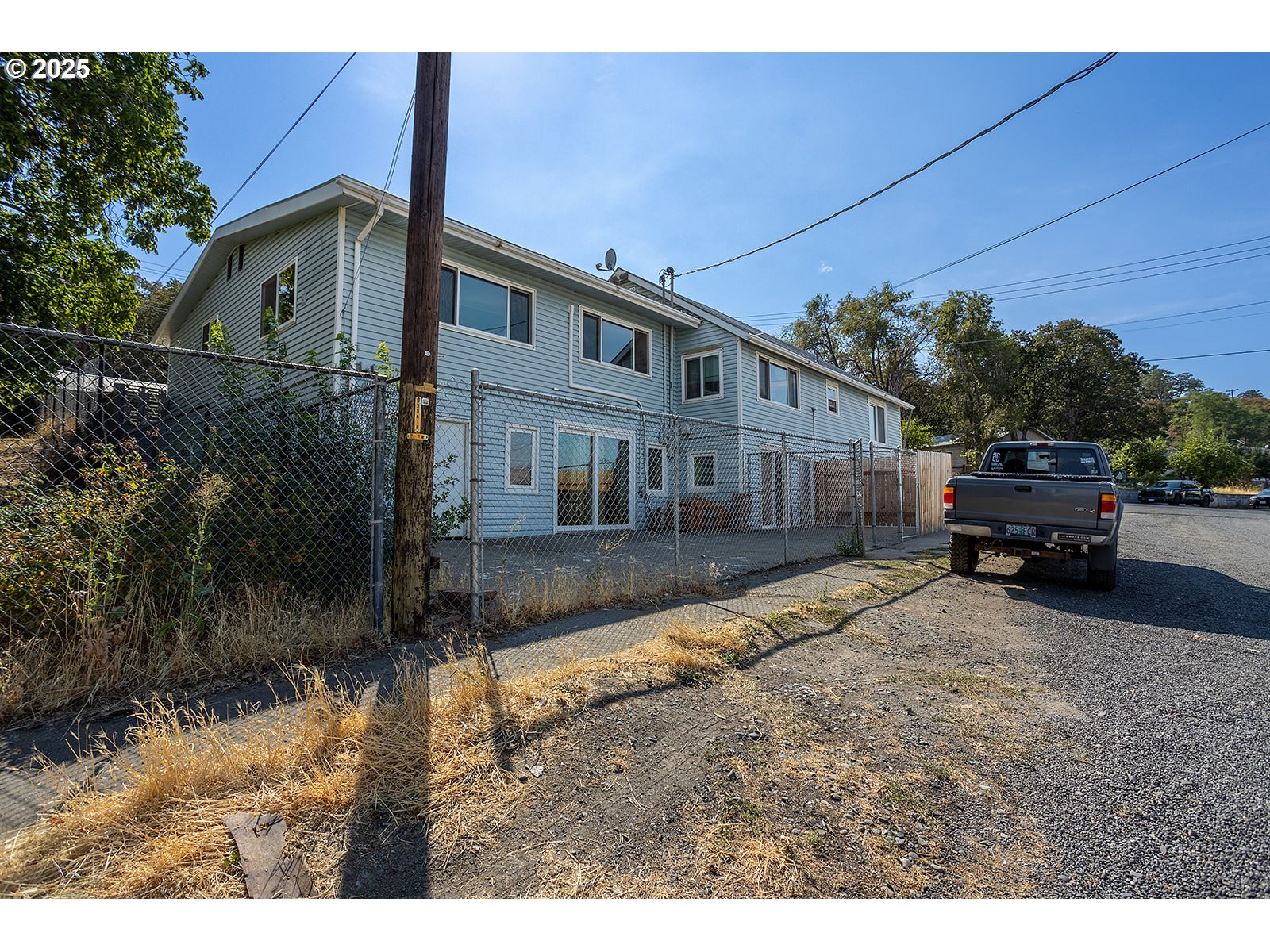 812 East 15th Street The Dalles, OR 97058 - Photo 26 of 41 a view of a house with a patio