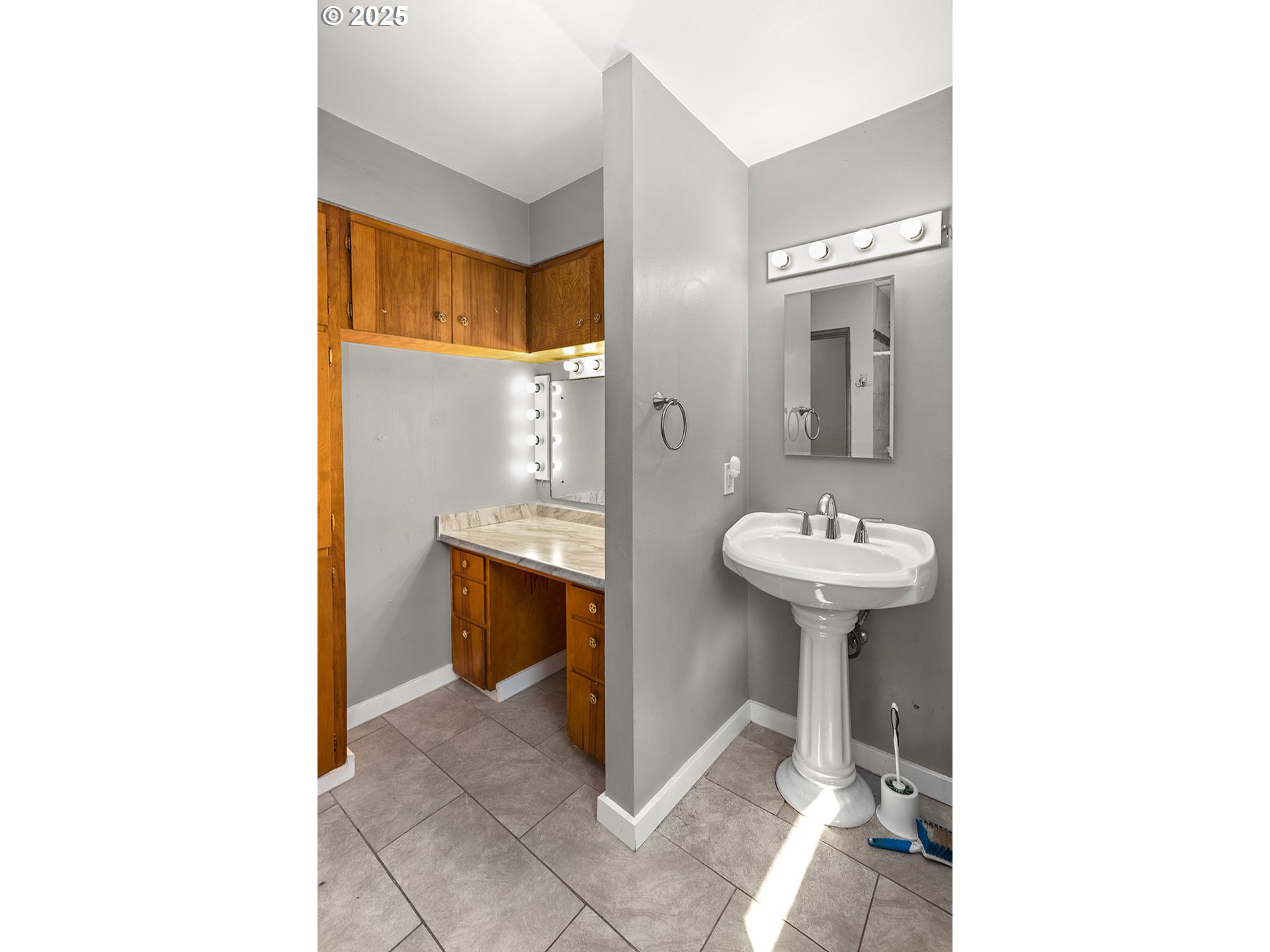 812 East 15th Street The Dalles, OR 97058 - Photo 41 of 41 a bathroom with a sink and a mirror