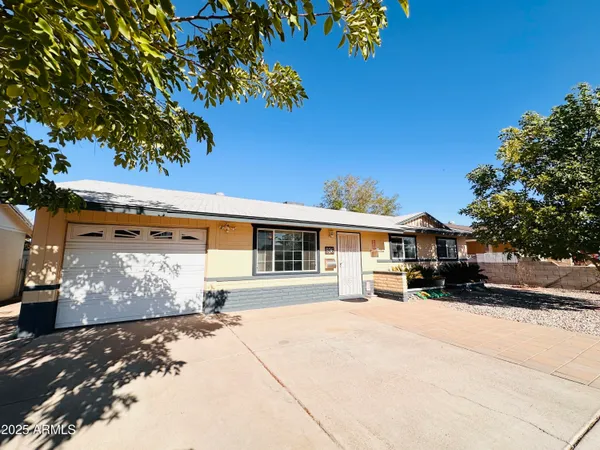 $2,250 | 936 East 7th Drive, Mesa, AZ 85204