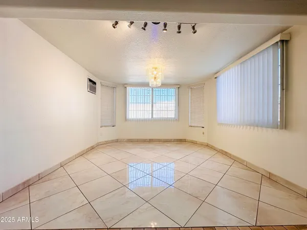 $2,250 | 936 East 7th Drive, Mesa, AZ 85204