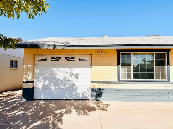 $2,250 | 936 East 7th Drive, Mesa, AZ 85204