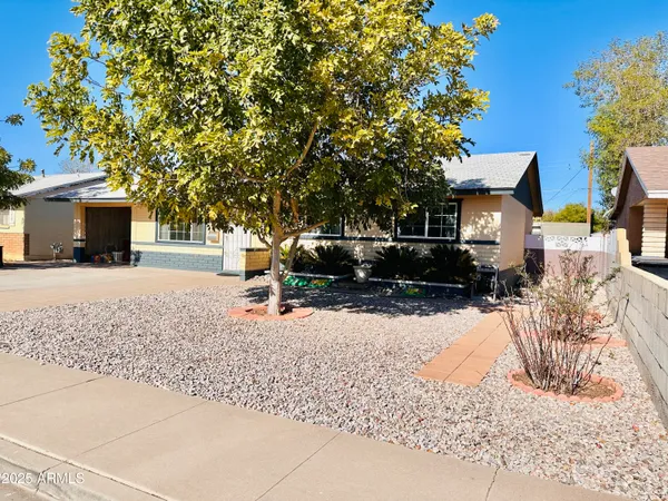 $2,250 | 936 East 7th Drive, Mesa, AZ 85204