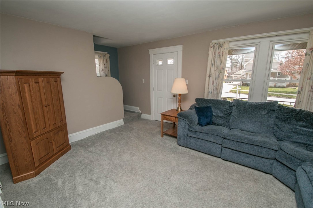 1614 Lorimer Road Cleveland, OH 44134 - Photo 3 of 22
