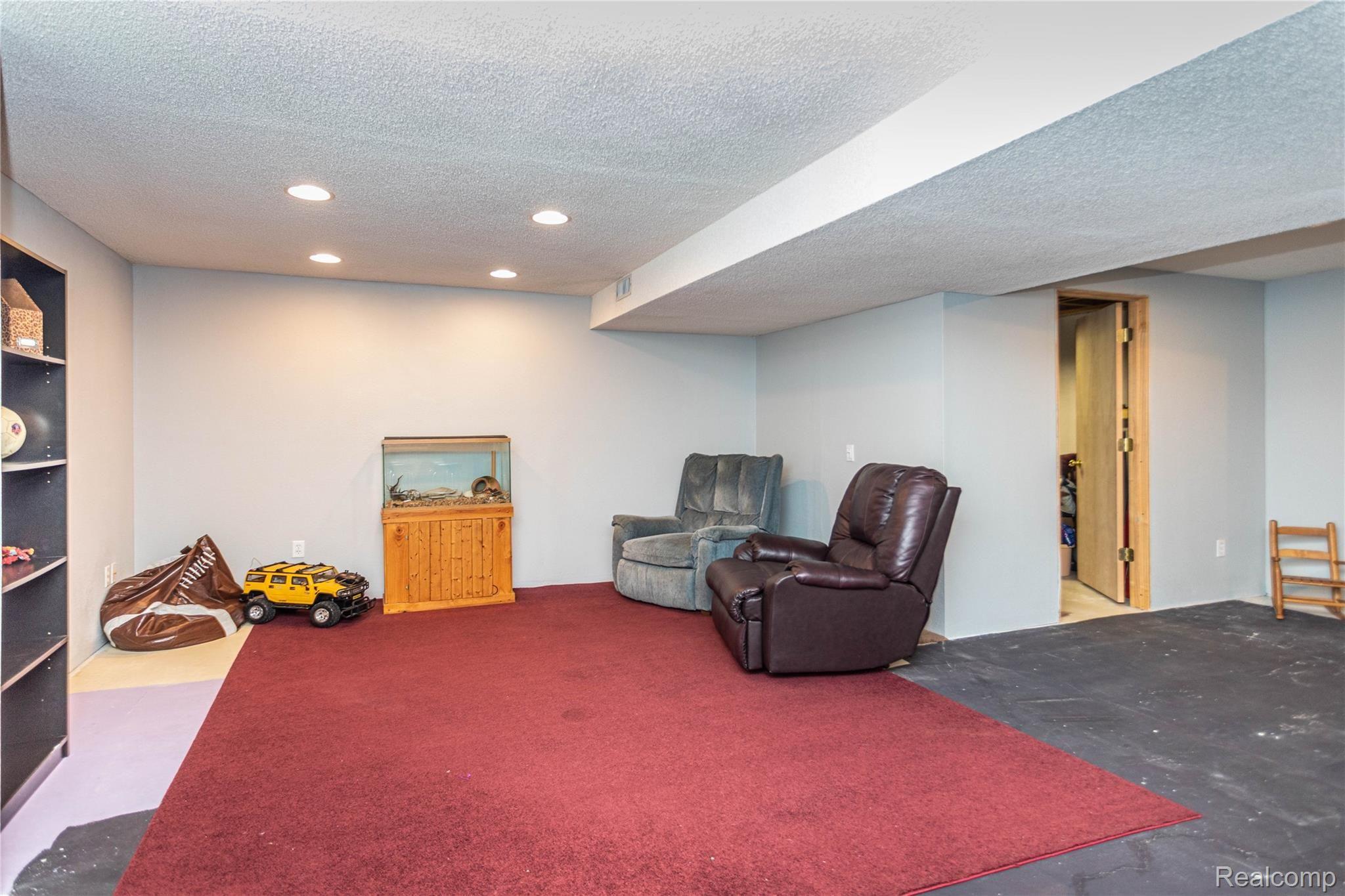 6670 Fox Hills Road Canton, MI 48187 - Photo 33 of 44 32.jpg
