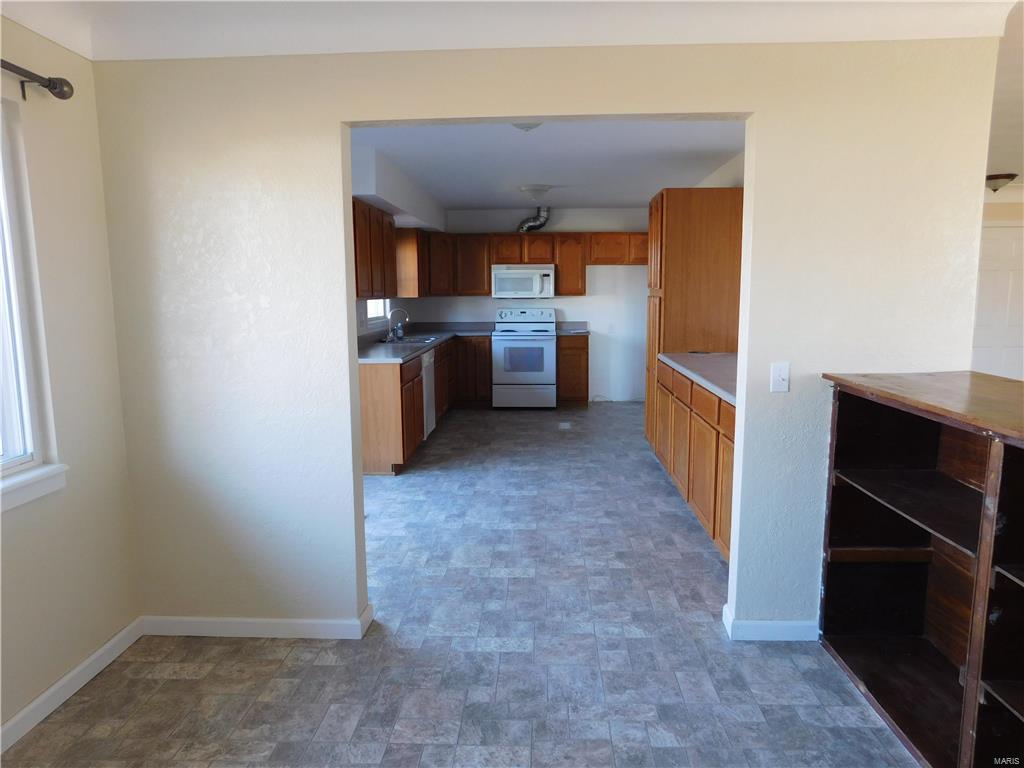 928 Sinclair Avenue South Roxana, IL 62087 - Photo 8 of 22 Gallery Image 8