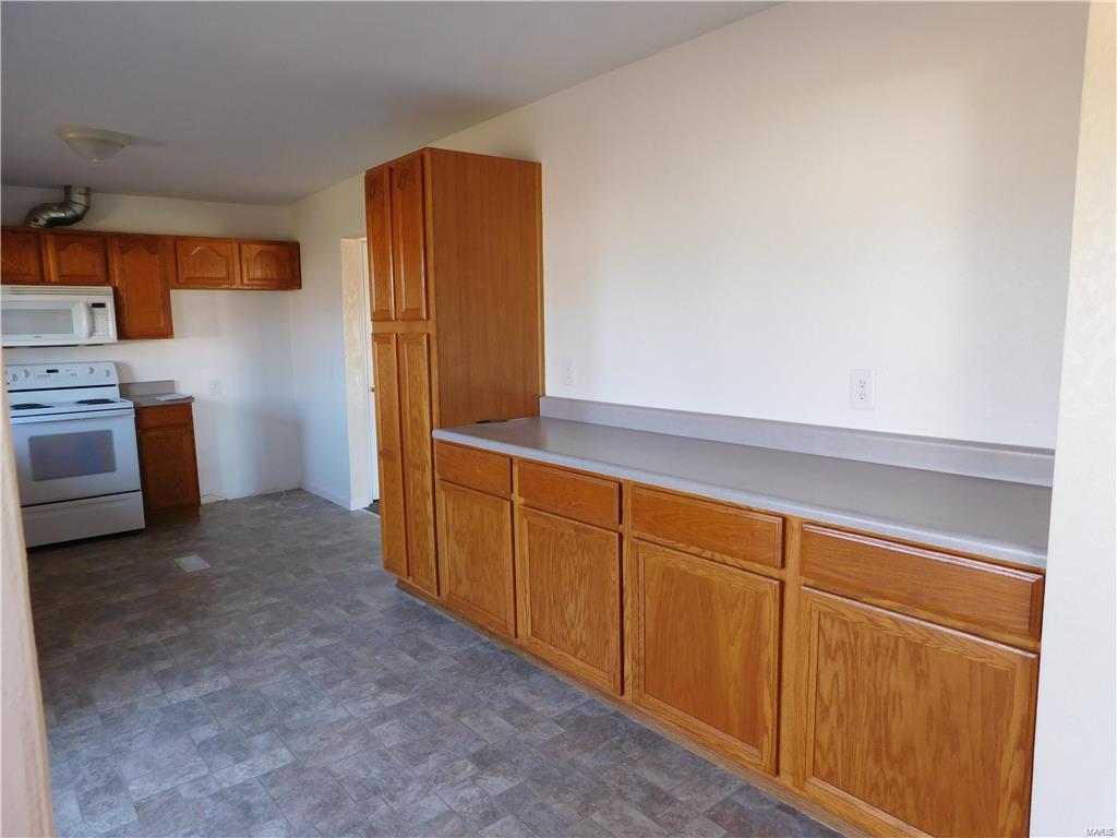928 Sinclair Avenue South Roxana, IL 62087 - Photo 9 of 22 Gallery Image 9