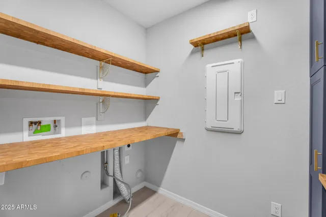 a view of utility room