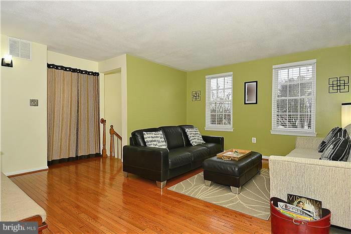4737 Backlick Road Annandale, VA 22003 - Photo 5 of 30 Living Room