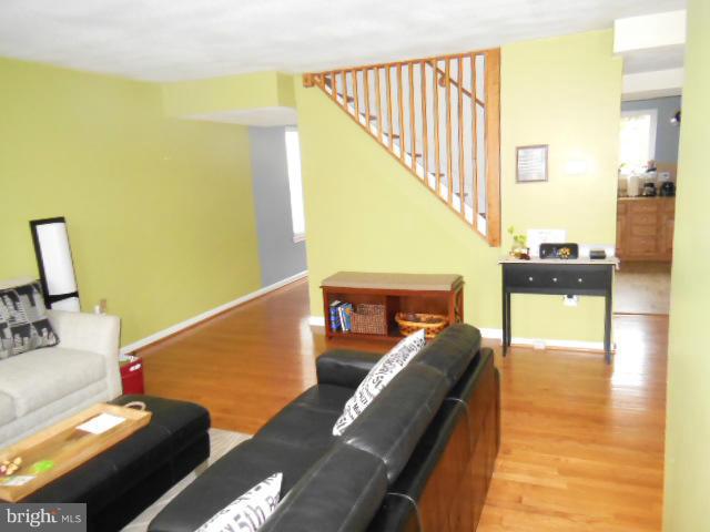 4737 Backlick Road Annandale, VA 22003 - Photo 6 of 30 Living Room