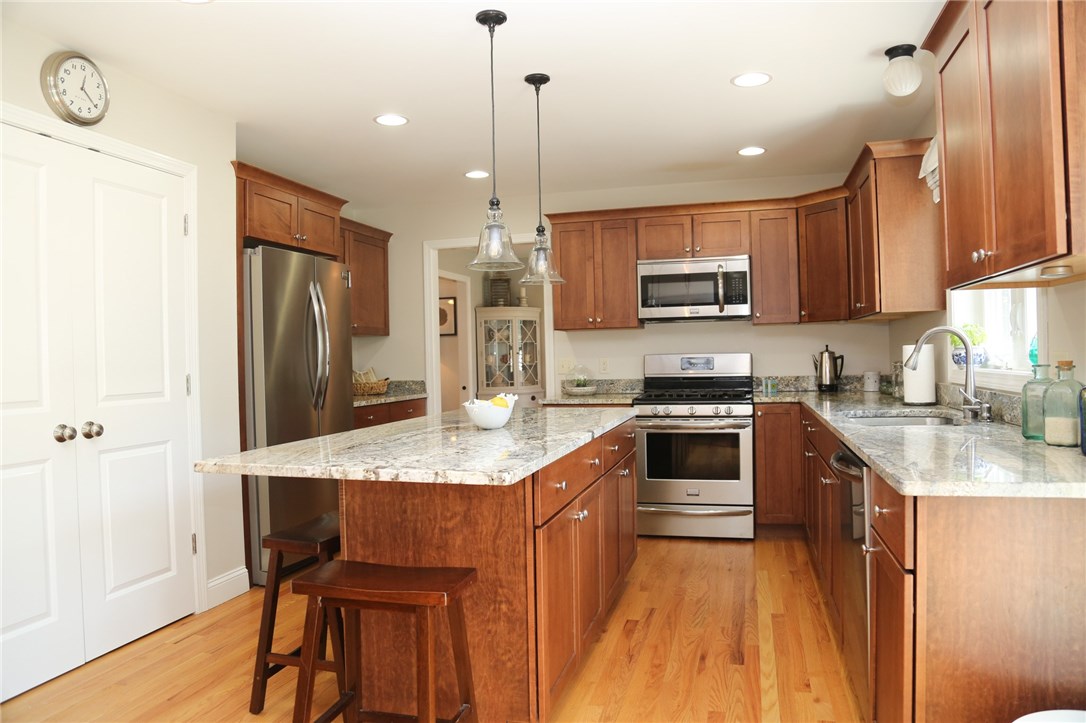 814 Great Road Lincoln, RI 02865 - Photo 2 of 29