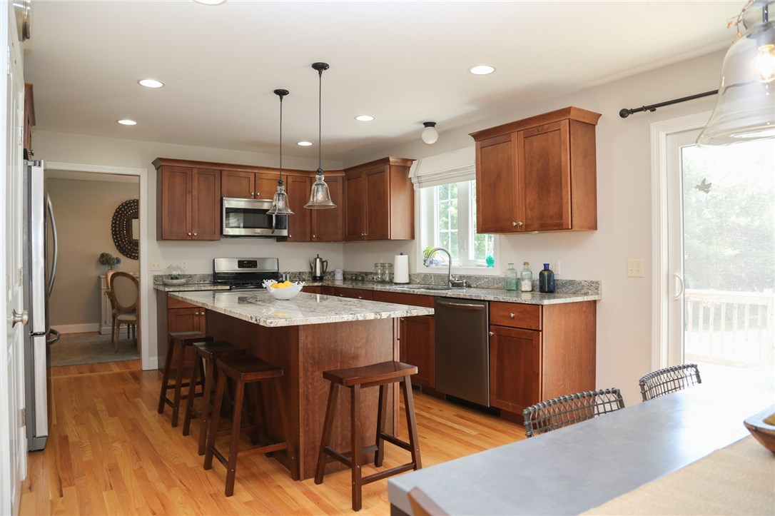 814 Great Road Lincoln, RI 02865 - Photo 3 of 29
