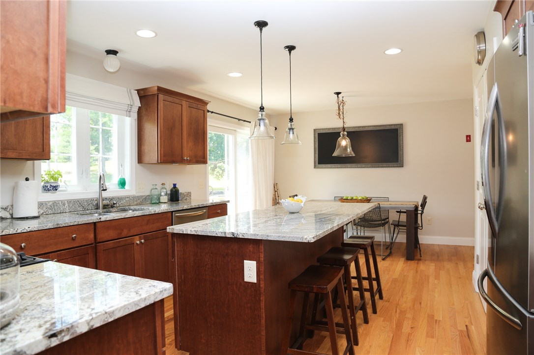 814 Great Road Lincoln, RI 02865 - Photo 4 of 29