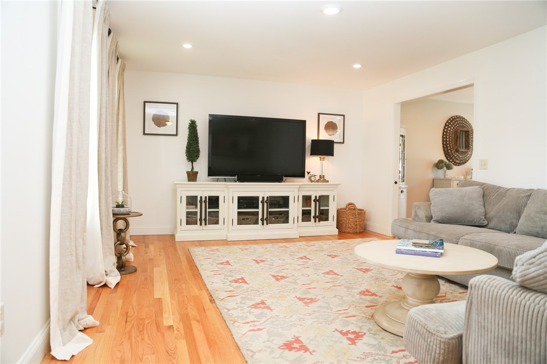814 Great Road Lincoln, RI 02865 - Photo 7 of 29
