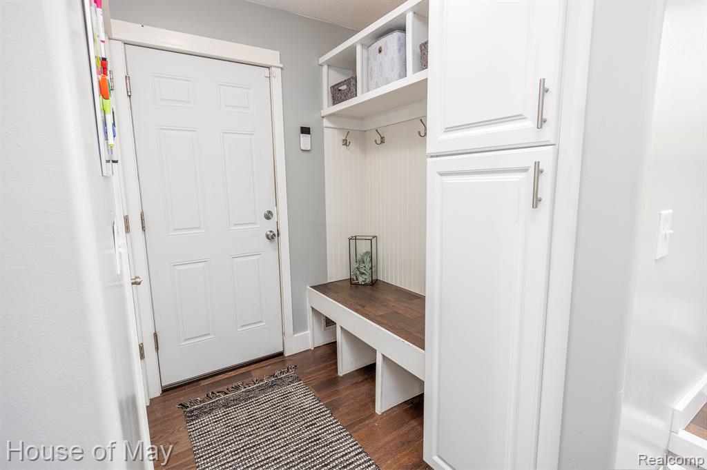 5125 Coldwater Road Flint, MI 48504 - Photo 17 of 35
