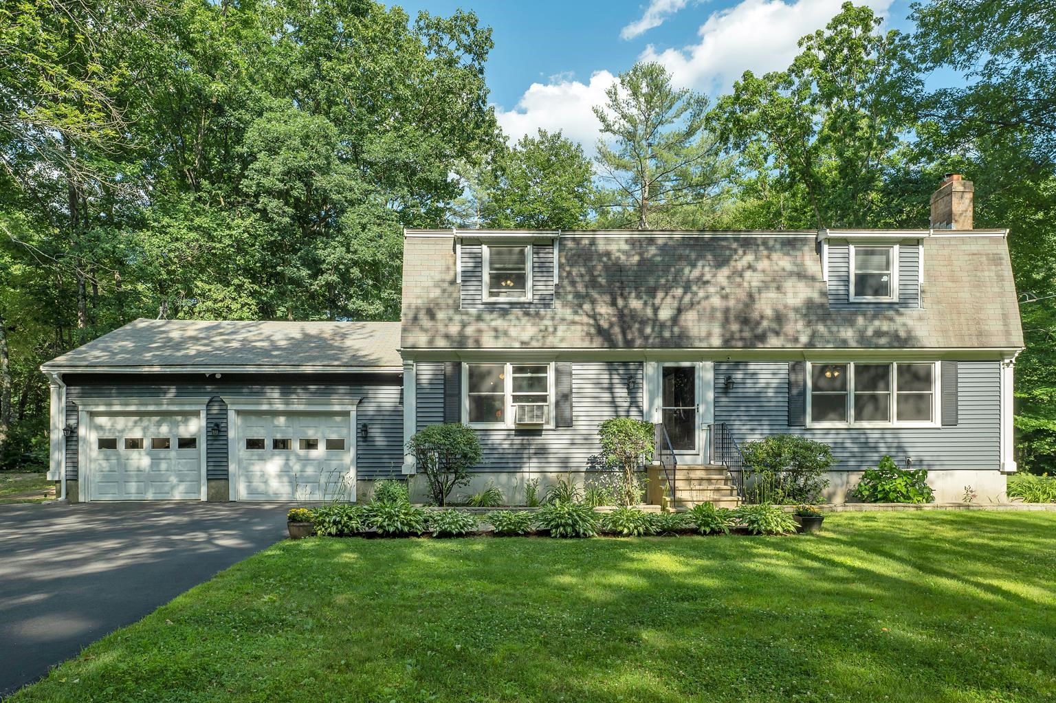 158 High Range Road Londonderry, NH 03053 - Photo 1 of 40