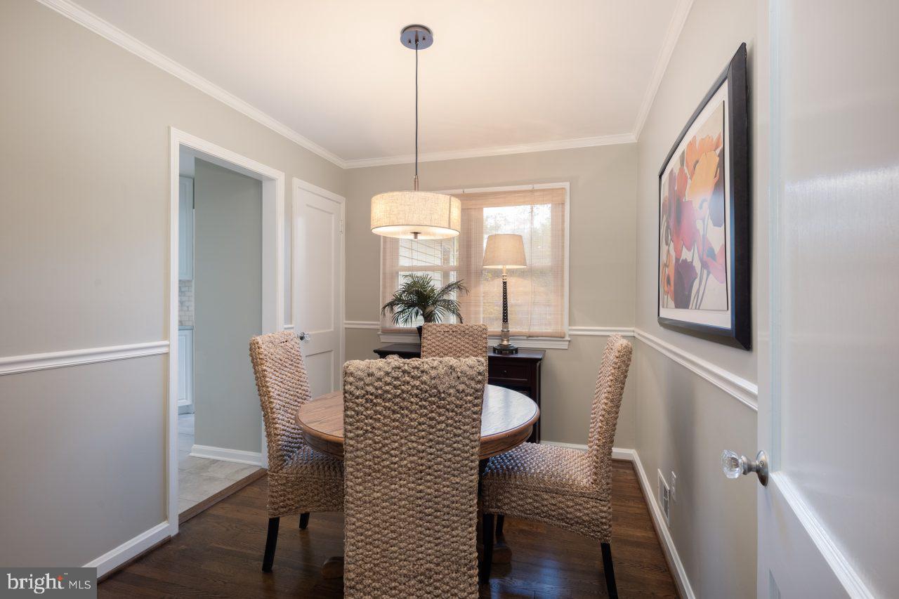 2004 Shenandoah Road Alexandria, VA 22308 - Photo 17 of 50 New chandelier, notice the chair rail.