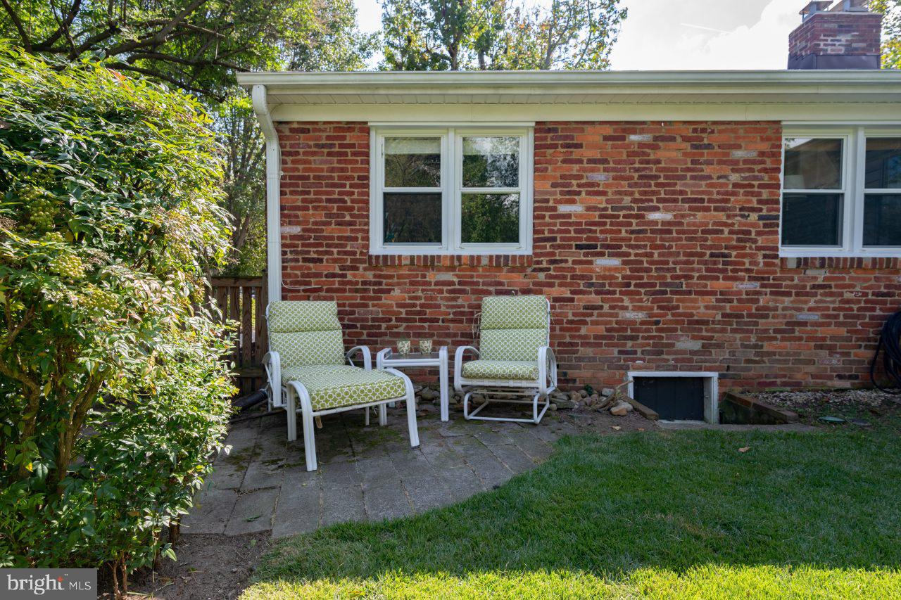 2004 Shenandoah Road Alexandria, VA 22308 - Photo 34 of 50 Second, shaded patio