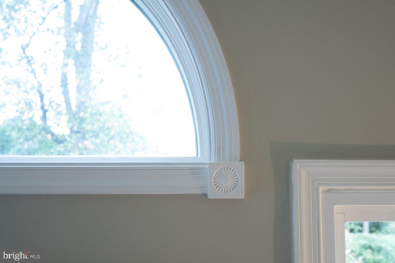 2004 Shenandoah Road Alexandria, VA 22308 - Photo 42 of 50 Crown molding