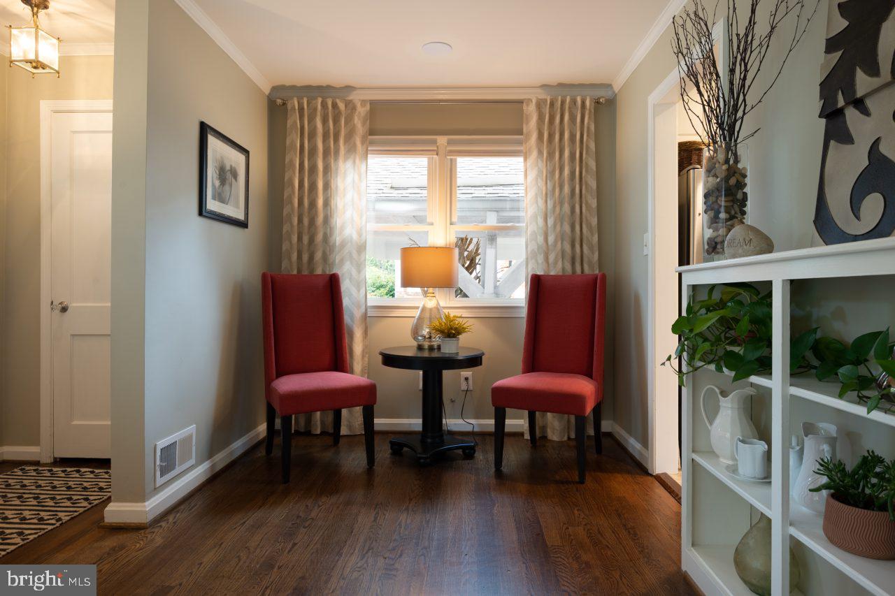 2004 Shenandoah Road Alexandria, VA 22308 - Photo 9 of 50 Lovely seating or dining area near the kitchen