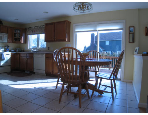 141 Saunders Road Norwood, MA 02062 - Photo 4 of 10 Gallery Image 4