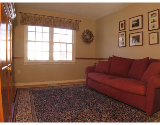 141 Saunders Road Norwood, MA 02062 - Photo 5 of 10 Gallery Image 5