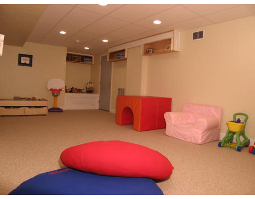 141 Saunders Road Norwood, MA 02062 - Photo 6 of 10 Gallery Image 6