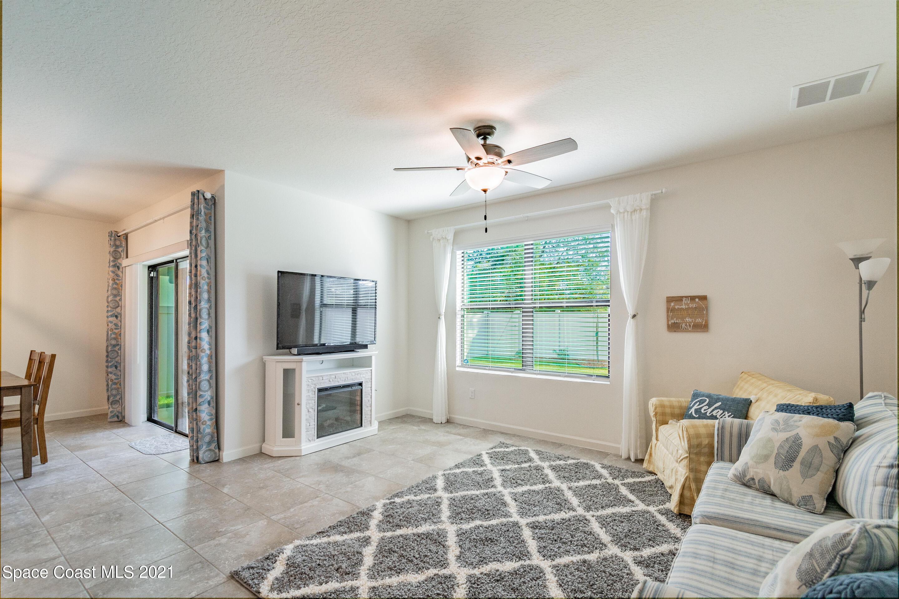 1581 Saxton Road Cocoa, FL 32926 - Photo 14 of 47 Living Room