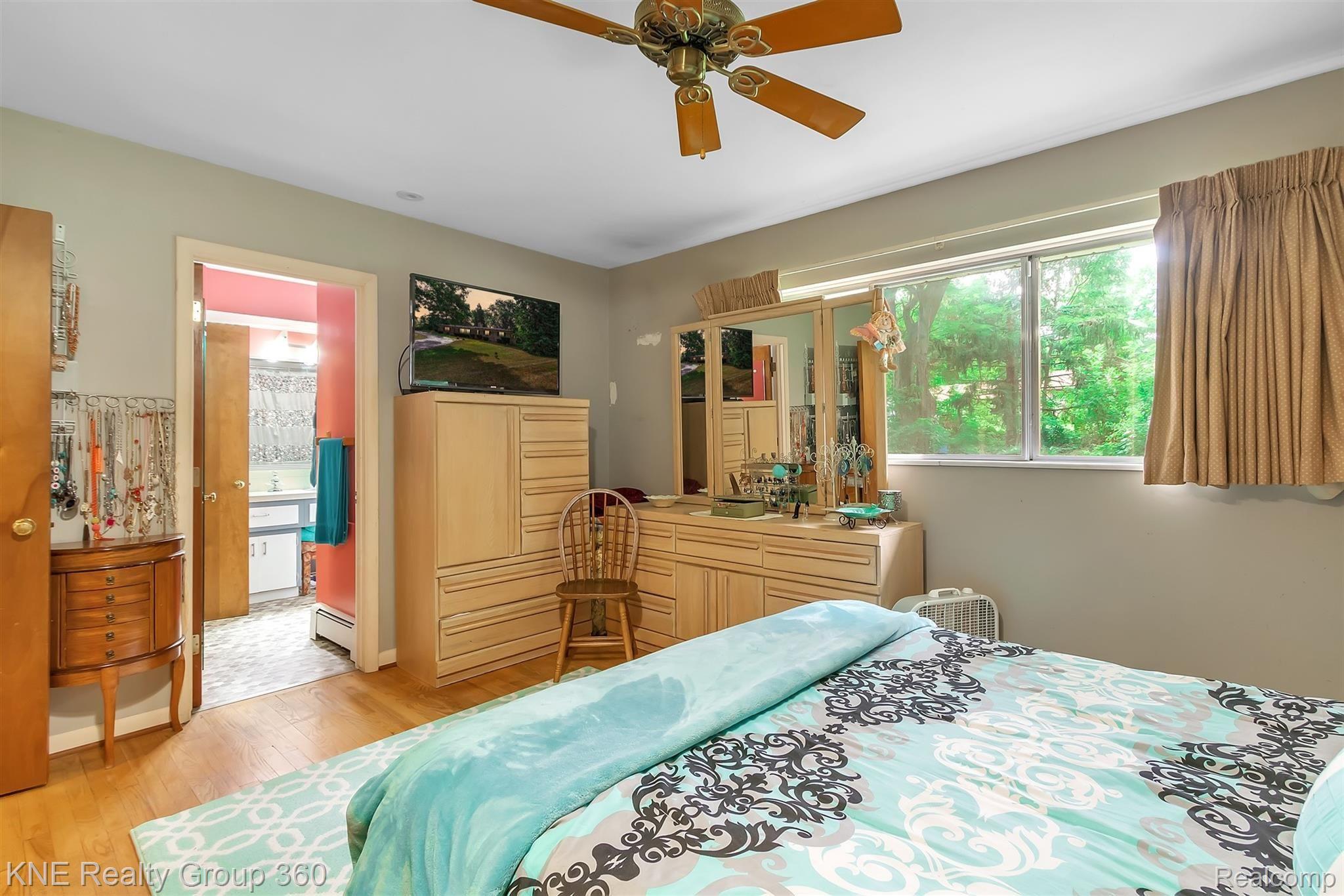 2550 Golf Club Road Howell, MI 48843 - Photo 17 of 25 25-2550 Golf Club Rd-WindowStill-Re.jpg