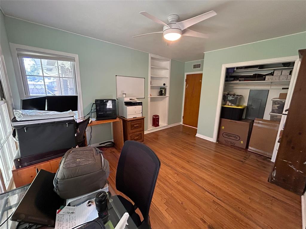 724 South Rusk Street Gainesville, TX 76240 - Photo 19 of 29 a workspace with wooden floor