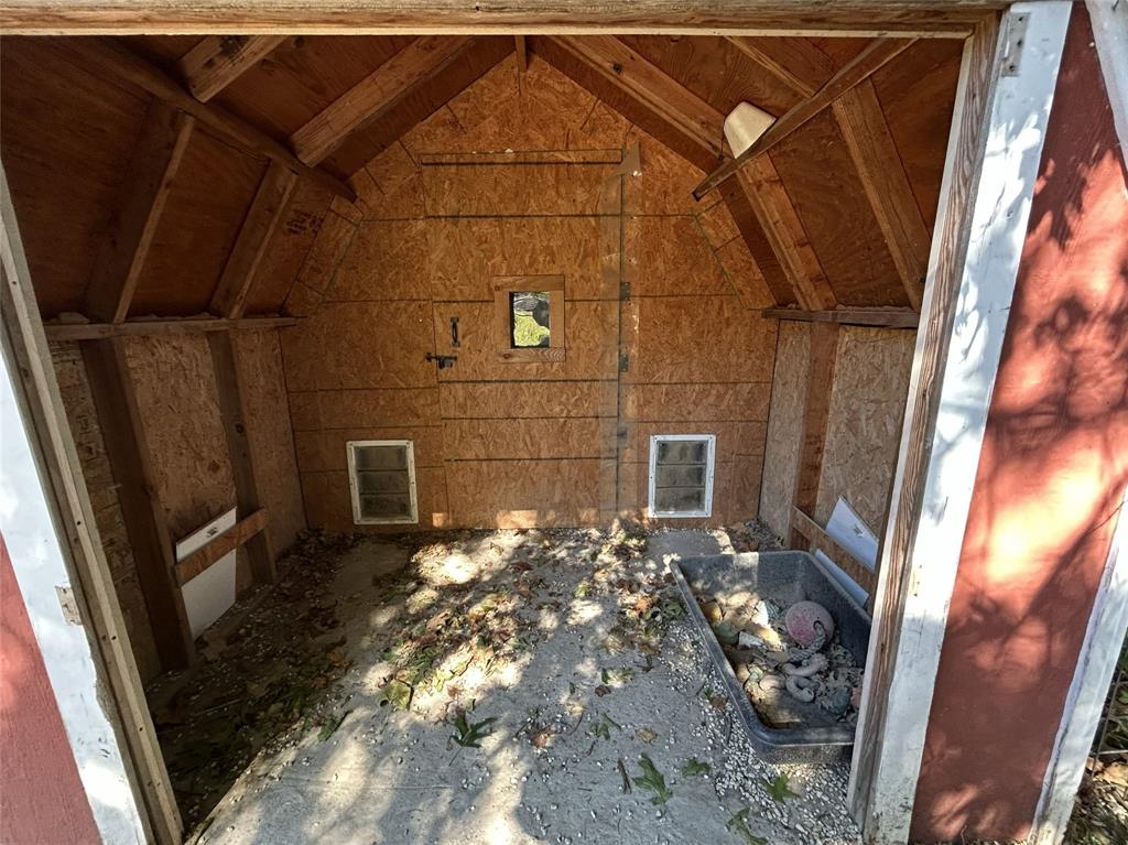 724 South Rusk Street Gainesville, TX 76240 - Photo 24 of 29 a bathroom with a sink and a shower