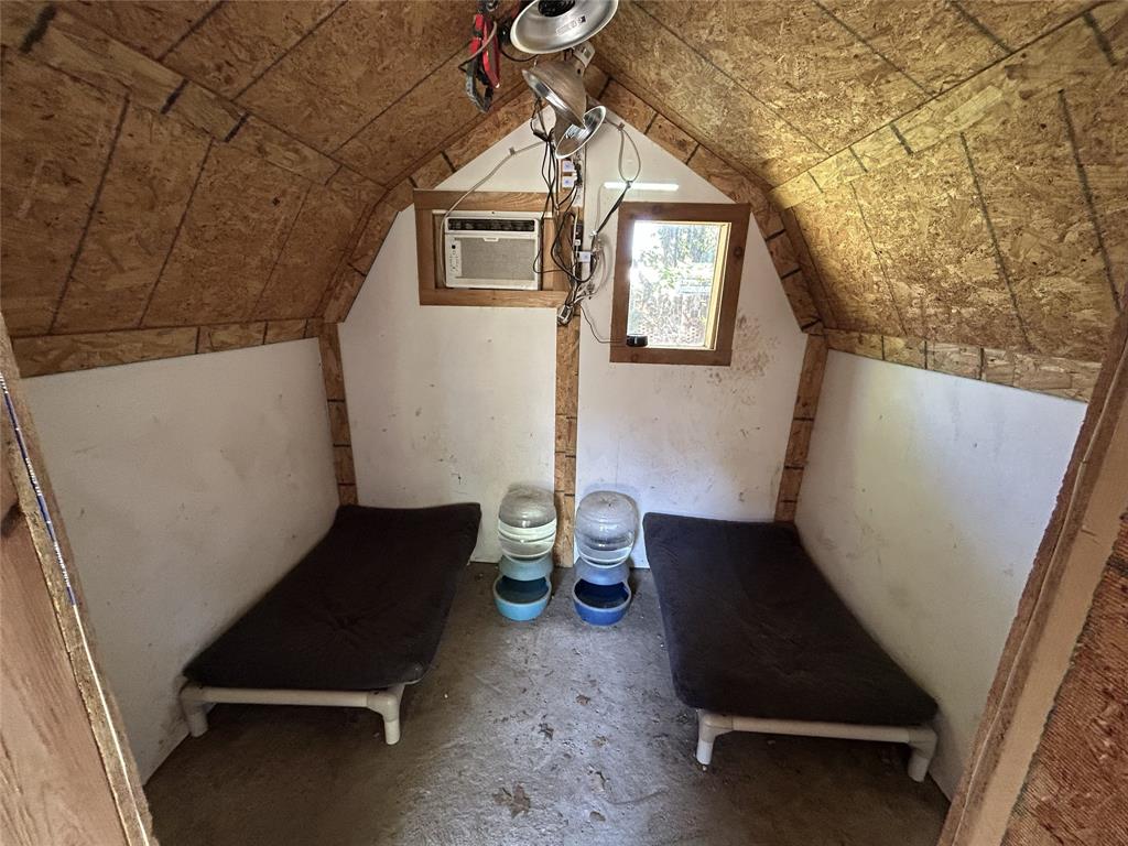 724 South Rusk Street Gainesville, TX 76240 - Photo 25 of 29 a view of entryway and hall