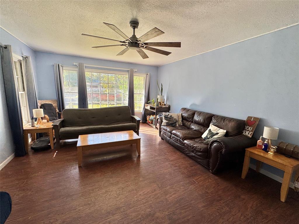 724 South Rusk Street Gainesville, TX 76240 - Photo 5 of 29 a living room with furniture and a large window